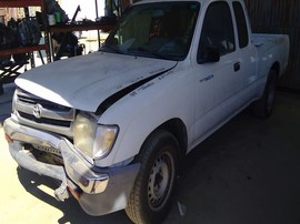 1999 TOYOTA TACOMA, WHITE, SR5, EXTD CAB, 2.4L, AT, 2WD.   Z26331